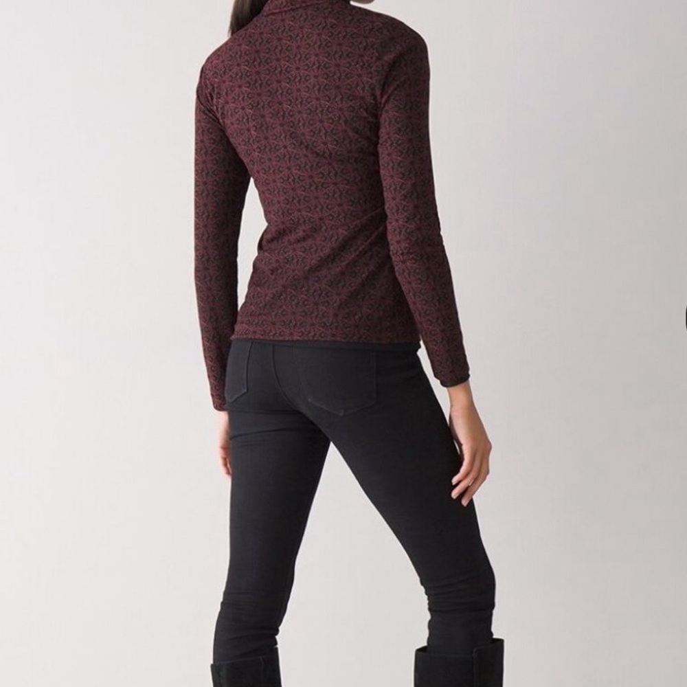 White House Black Market Mesh Top M